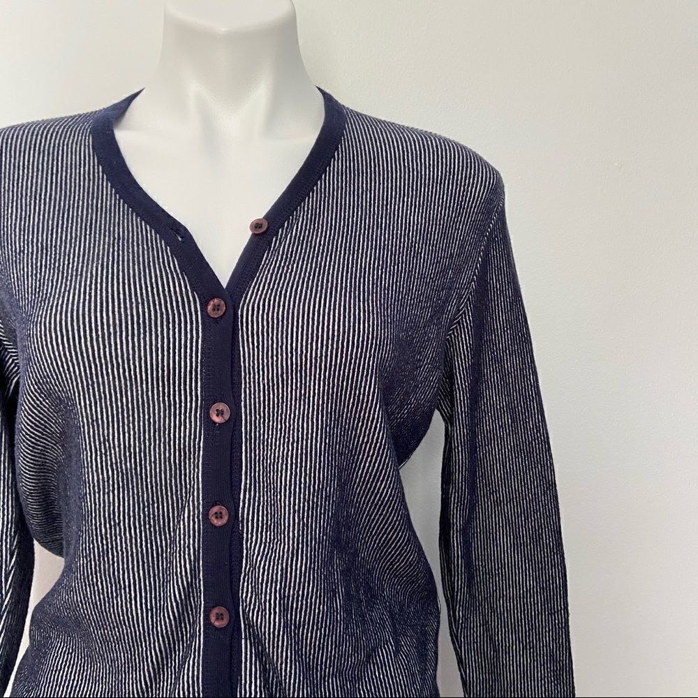 Levi’s Ribbed Button Front V Neck - Picture 3 of 7